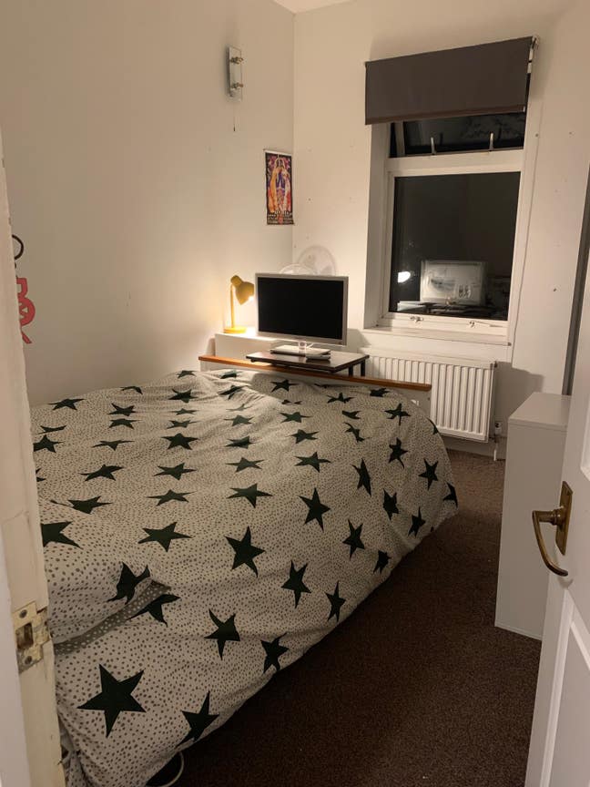 Bright Double Room – All Bills Included! Main Photo