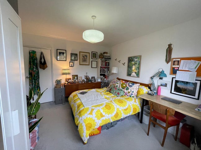 Light, spacious double room  Main Photo