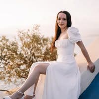 Professional Female seeks a double room Main Photo