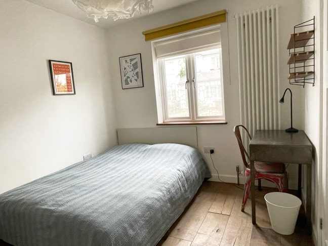 Furnished double room in family house Main Photo