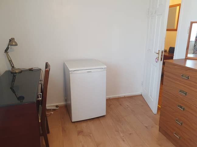 ROOM TO RENT Main Photo
