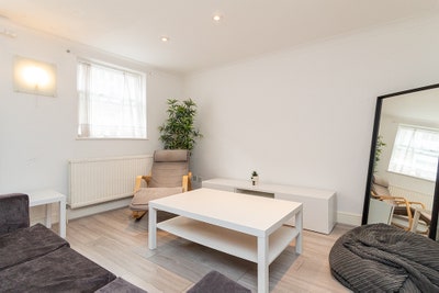 3 bedroom 2 bathroom maisonette in Paddington Main Photo