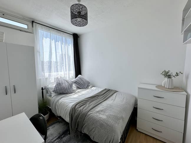 Tower Bridge/Shadwell*Modern Double Available Imme Main Photo
