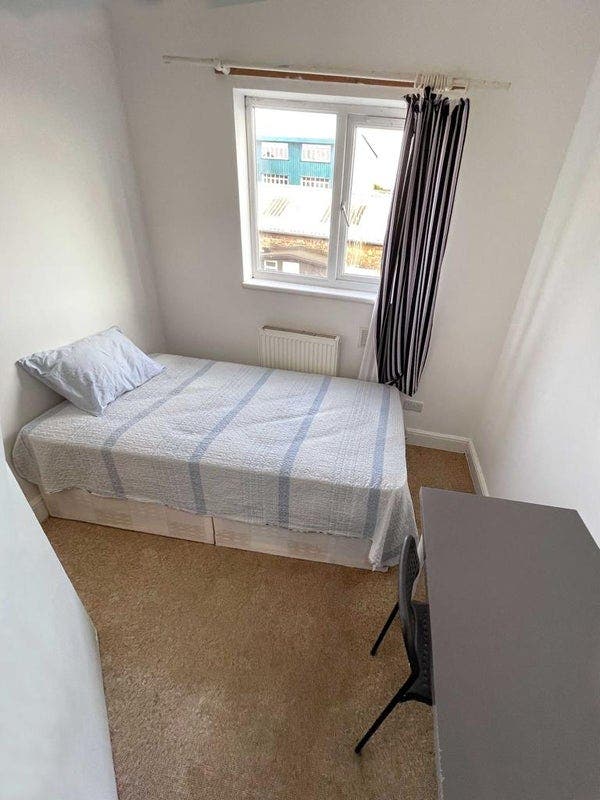 !!Big room in Leyton !! Main Photo