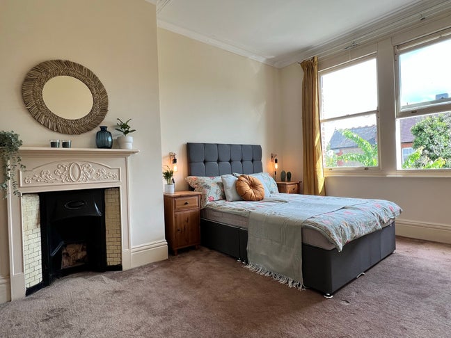 2 doubles, Ealing, redecorated garden house  Main Photo