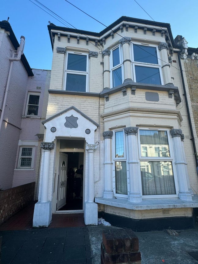 Large 2Bed Garden Flat Selkirk Rd Tooting Broadway Main Photo