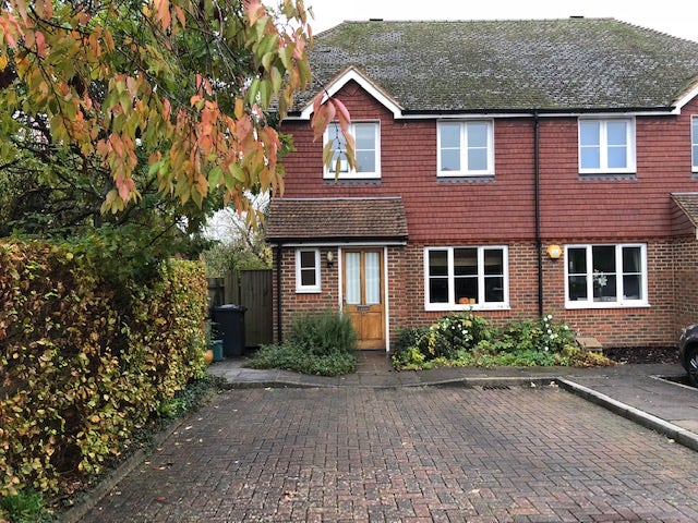Spacious three bedroom family home in Guildford Main Photo