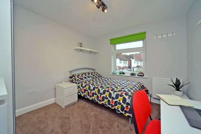 ⭐Double room available for young professional⭐ Main Photo