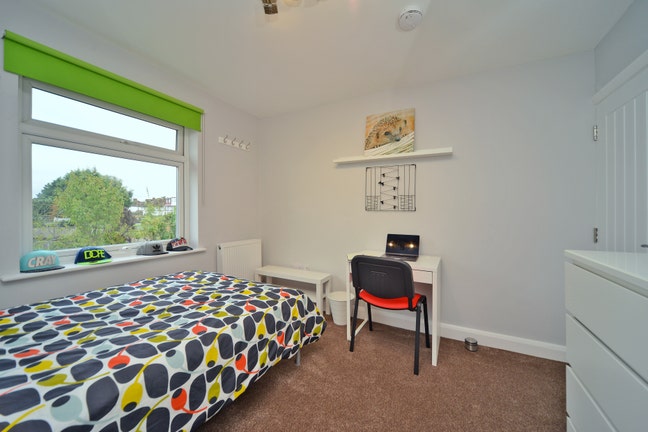 ⭐Double room available for young professional⭐ Main Photo