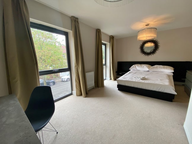 *Ealing Brdway: Stunning House, Great Double Main Photo