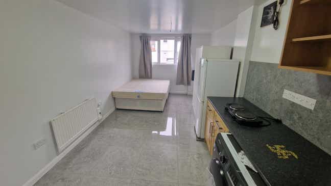 Newly renovated Studio Flat Main Photo