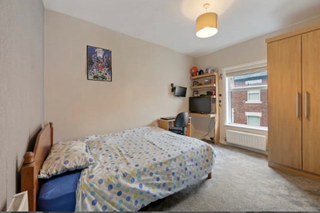 2 rooms to rent  Main Photo