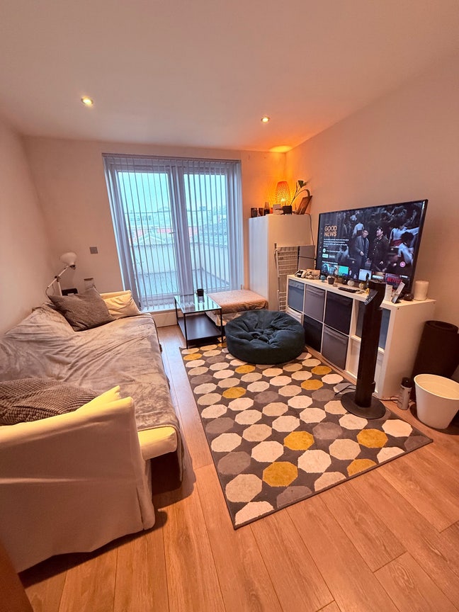 1 Bed Flat - Finsbury Park - Behind Station Main Photo