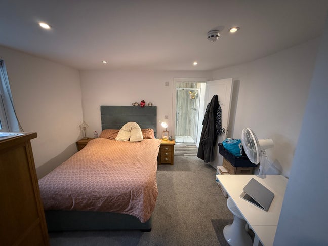Lovely furnished private studio room in Falmouth  Main Photo