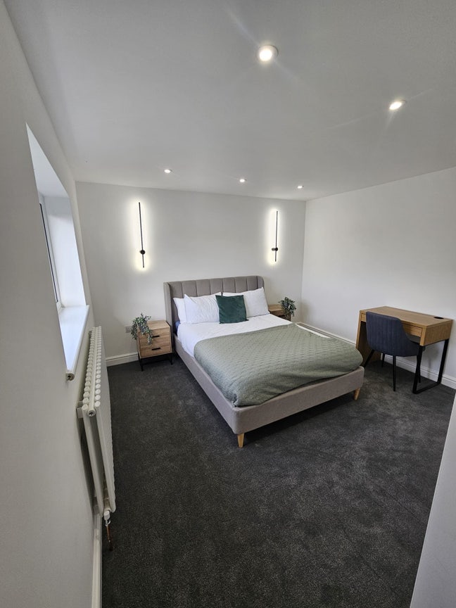 Modern, newly refurbished rooms available  Main Photo