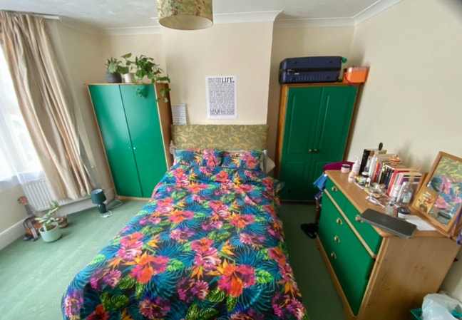 Lovely Large Room Guildford Centre  Main Photo