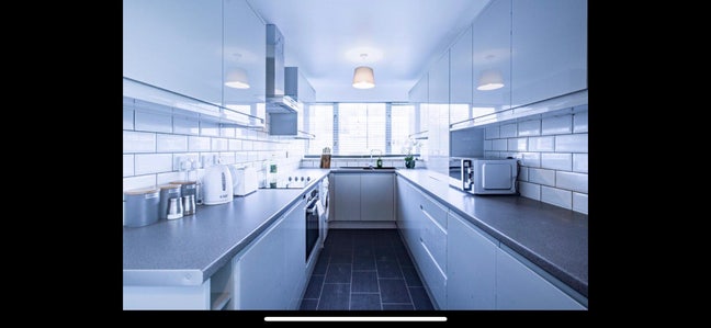 Newly refurbished 3 bed flat with private garden Main Photo