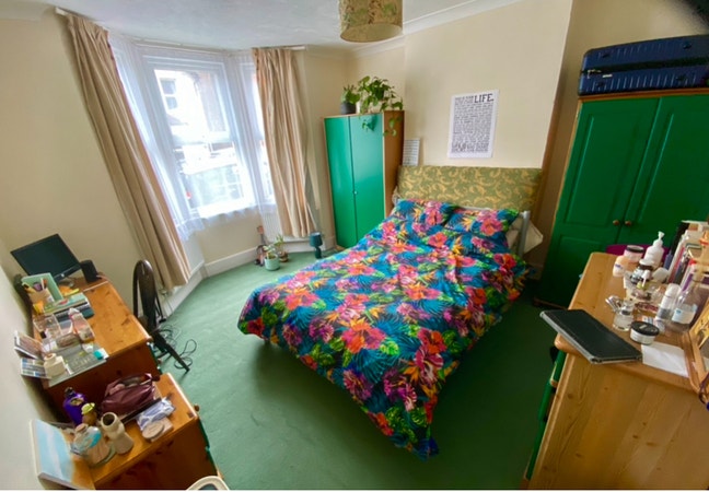 Lovely Large Room Guildford Centre  Main Photo