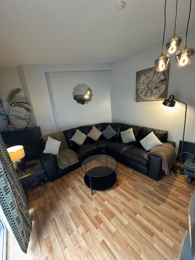 Rooms Located Botanic Queens  Main Photo