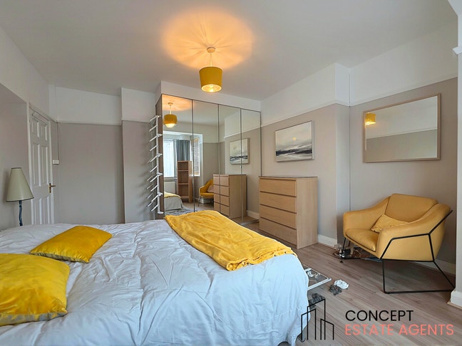 Spacious 3 Double Bedroom Flat on Tooting Broadway Main Photo