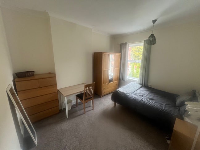 Spacious Double room available  Main Photo