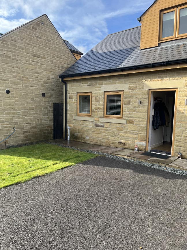 Room to let in modern well furnished house Main Photo