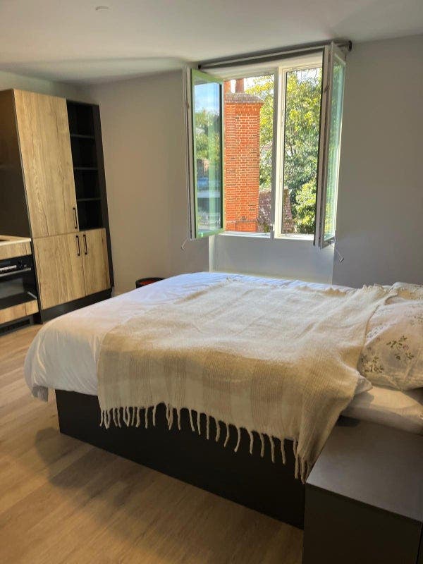 Premium Studio with Balcony - Guildford Plaza Main Photo