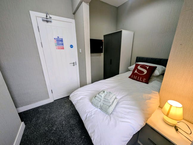 Last EnSuite Room On Central Walney- Move In Ready Main Photo