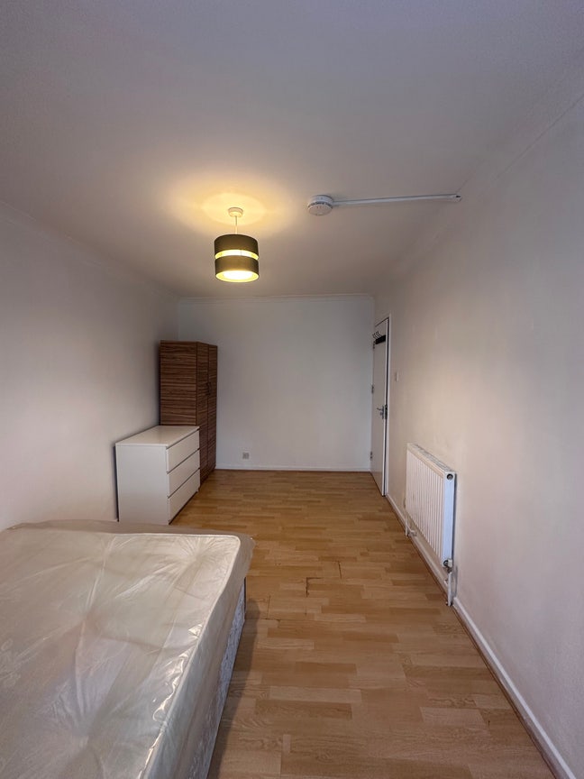 Double Room All bills included At Mile End  Main Photo