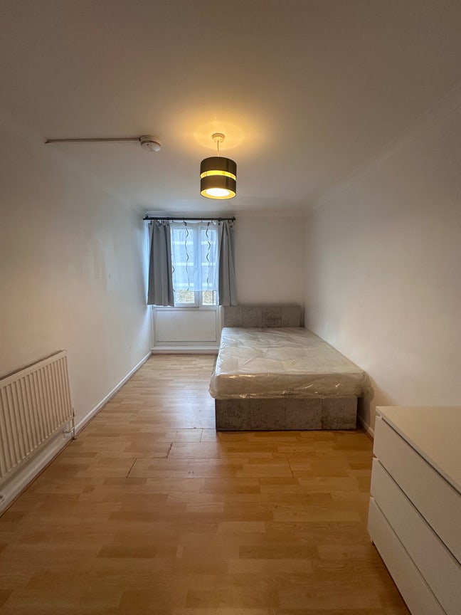 Double Room All bills included At Mile End  Main Photo