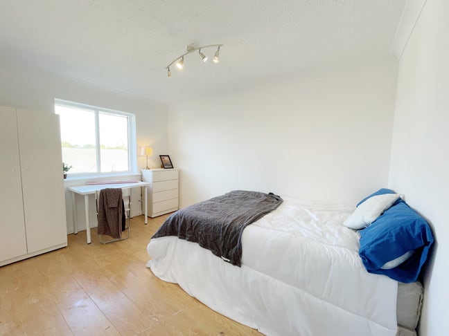 / 2 Rooms Available Now in Bermondsey Main Photo