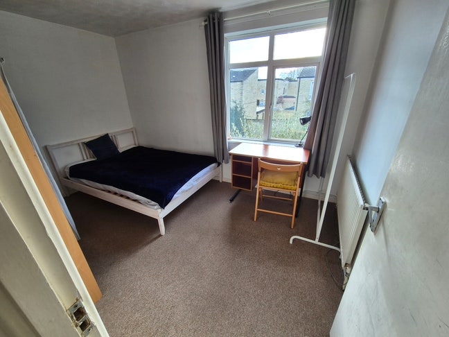 Bright double room  Main Photo