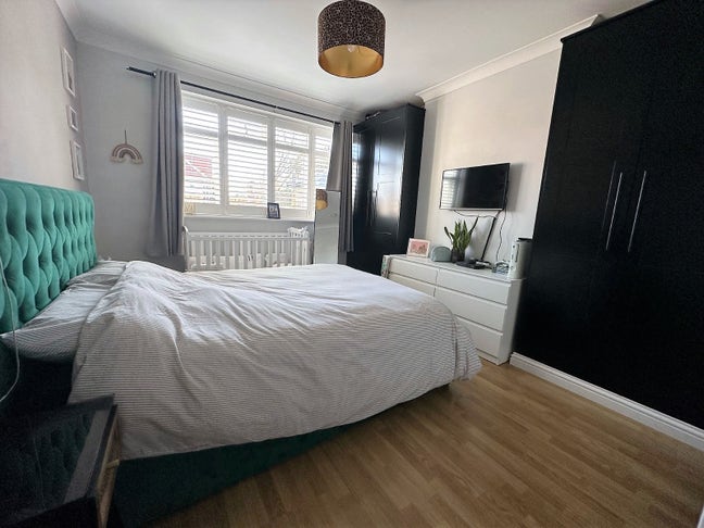 Clean Bright Spacious 1 Bed Flat Main Photo
