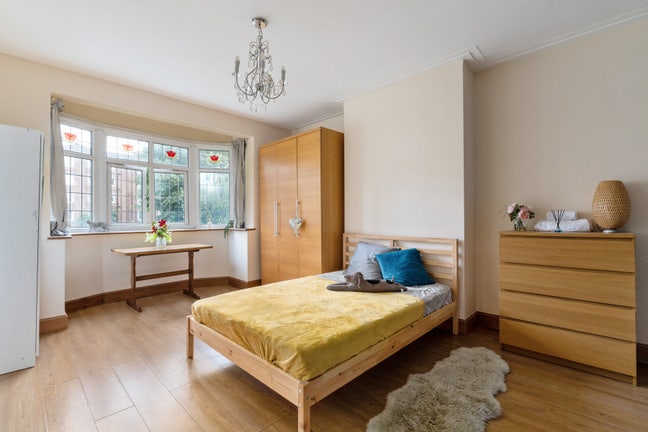 En-suite & mini kitchen, Hackney 💜 Main Photo