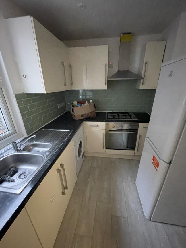 Double room and a sharing room in the same flat  Main Photo