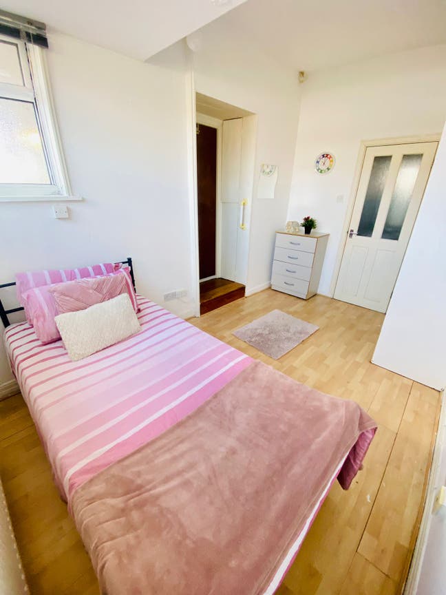 🌟 Ensuite (Single Use) in Park Royal – Zone 3 🌟 Main Photo