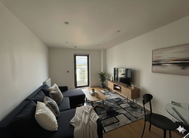 Stunning 3-Bedroom Flat in Mercury House, E16 Main Photo