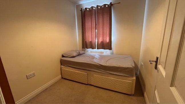 Two bedrooms are now available for rent Main Photo