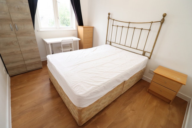 Fully Furnished Double Room – Zone 2 Canary Wharf Main Photo