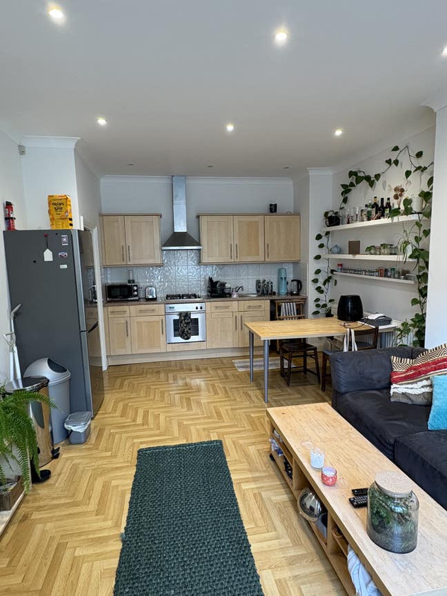 1 Bed Brixton Hill Flat Available for Nov and Dec Main Photo