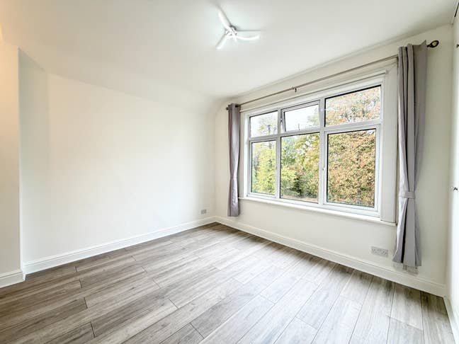 Studio Flat in East End Road, East Finchley N2  Main Photo