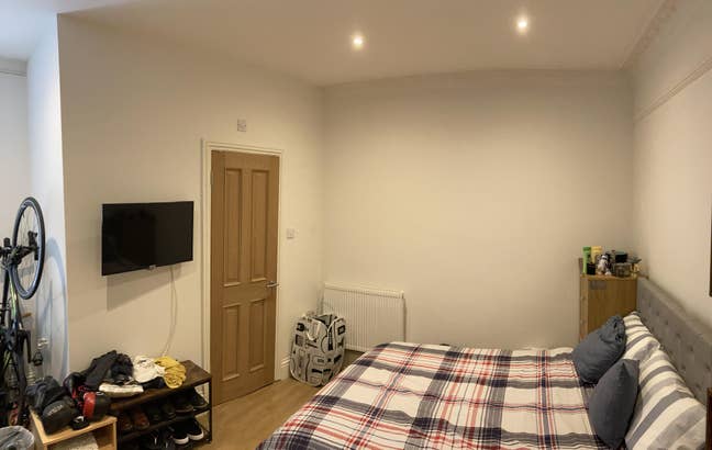 Quiet House - Ensuite - WD17 Main Photo