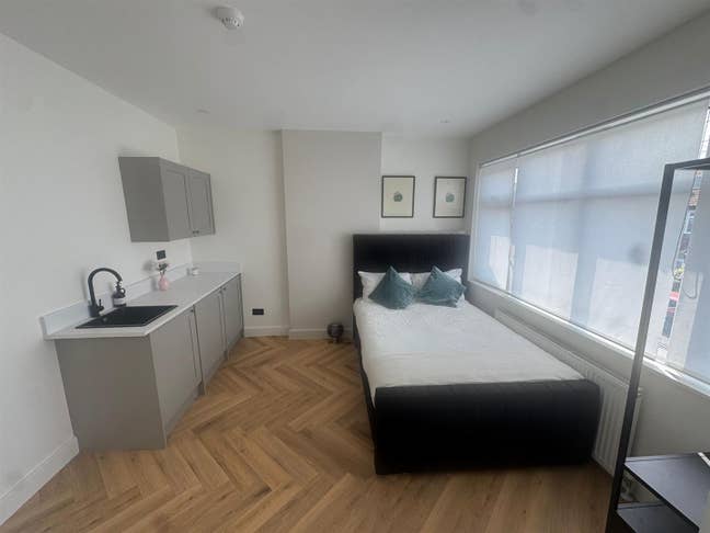 Fieldend Rd, Streatham studio unit in shared house Main Photo