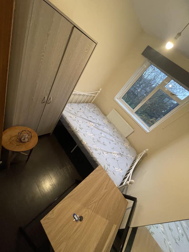 Cheap Double Room Available In Whitechapel  Main Photo