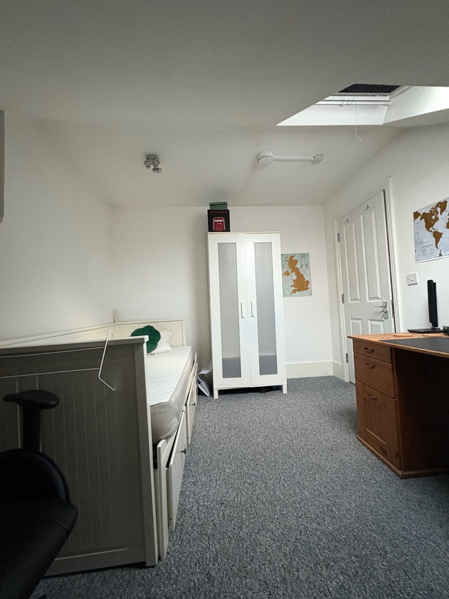 Single Bedroom South Woodford Main Photo