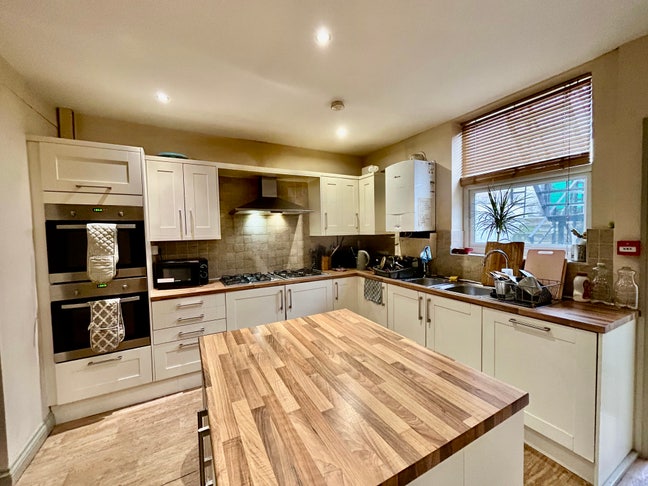 Double Room with Ensuite in Centre of Harrogate Main Photo