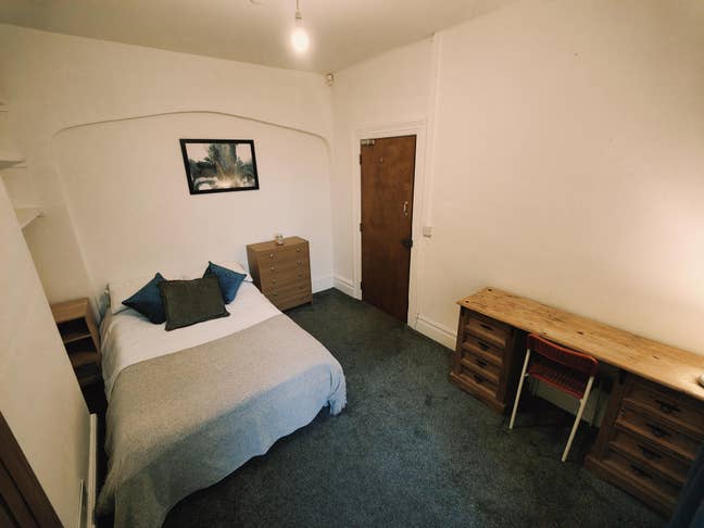 1/2 Price Deposit* 2 Double Rooms Available!! Main Photo