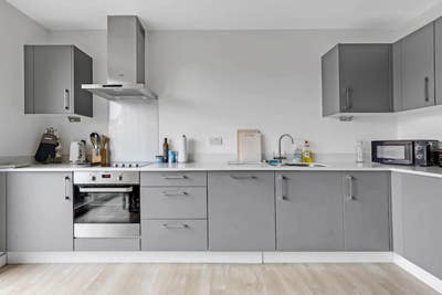 One Bed Furnished, Modern Apartment  Main Photo