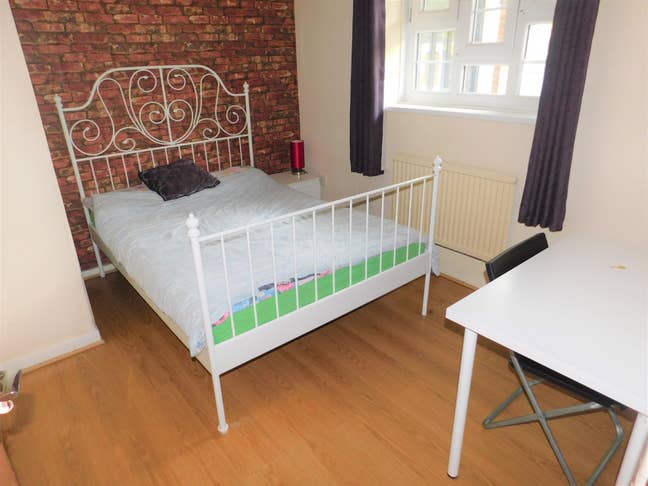 Double Room Available in Stepney Green E1 *.* Main Photo