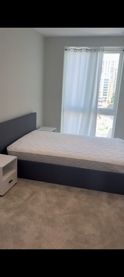 Double bed room in modern apartment Main Photo